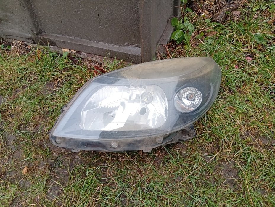 Передня ліва фара Dacia Sandero