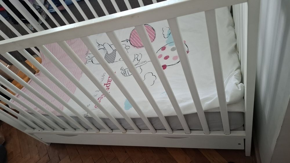 Łóżeczko dziecięce biale drewniane plus pościel materac