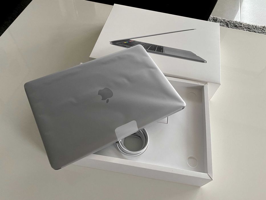 Apple MacBook Pro 13” 2020 | i5 | 8GB RAM | 512GB SSD | B. ZADBANY