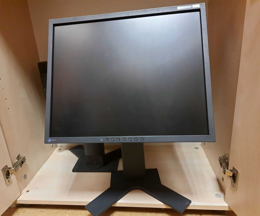 Монитор EIZO FlexScan S1901 / 19" (1280x1024) TN / VGA, DVI б/у