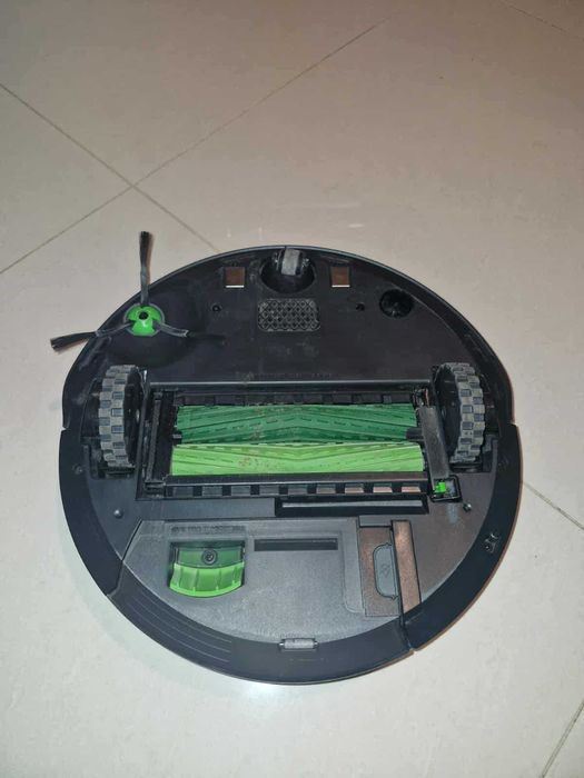 Idealne na prezent Robot sprzątający iRobot Roomba j7+