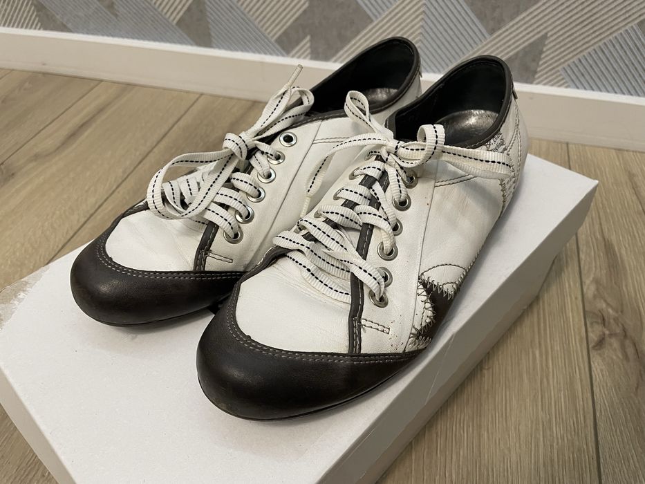 Кросівки літні чорно-білі на шнурках (розмір 39)