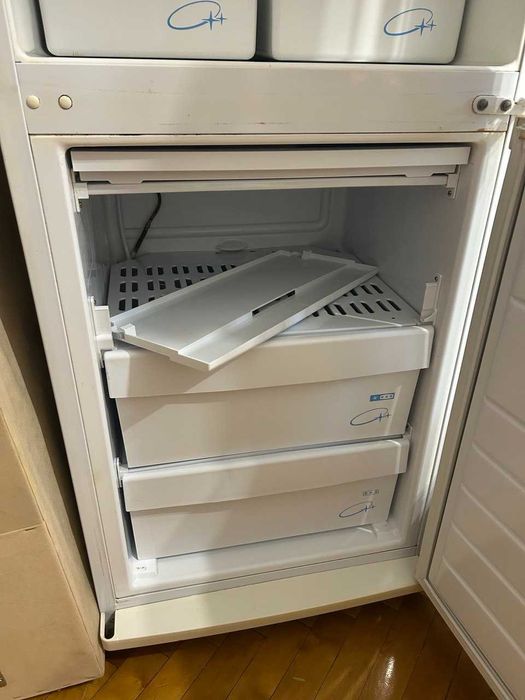 Надійний Двокамерний Холодильник POZIS (Морозилка Знизу)