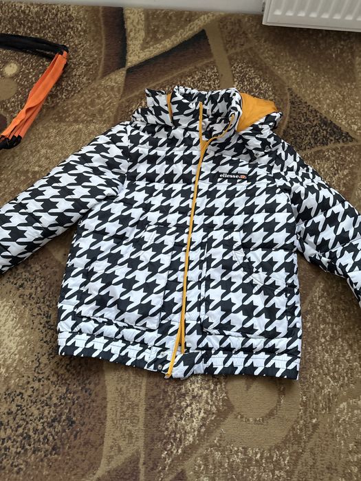 Продам куртку виідеальному стані