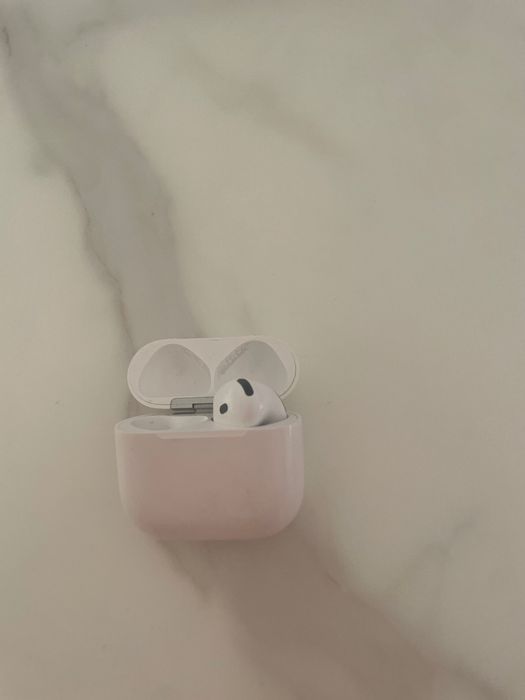 Apple AirPods 4
