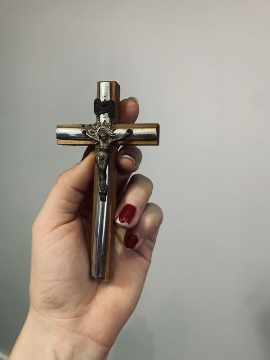Piękny krzyż krzyżyk krucyfiks religijny
