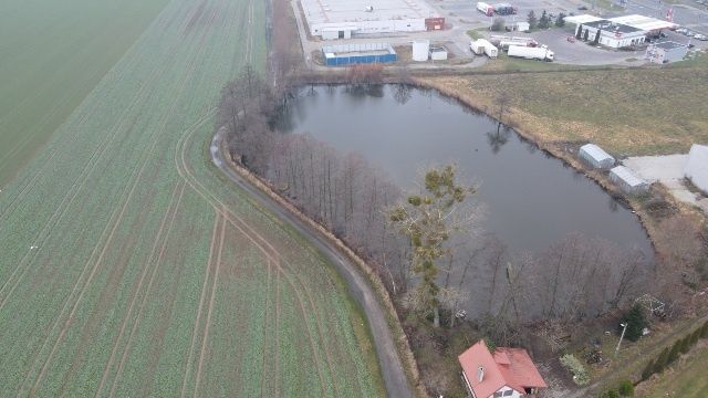 Hala 2500m2  z jeziorem