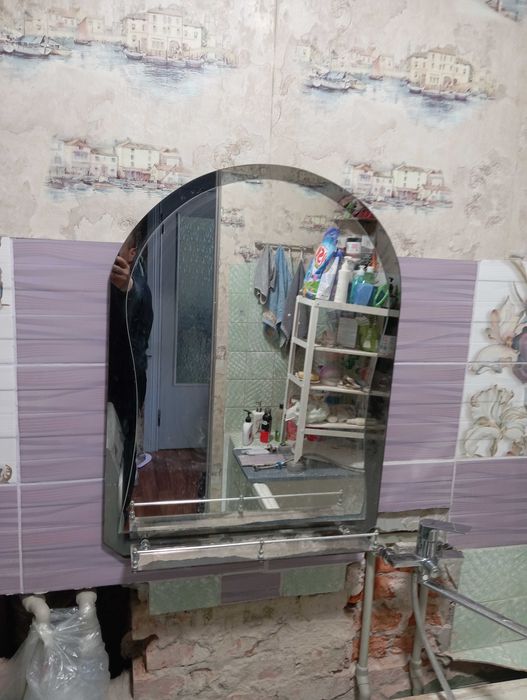 Продам настінне дзеркало 80 см.на 60 см.
