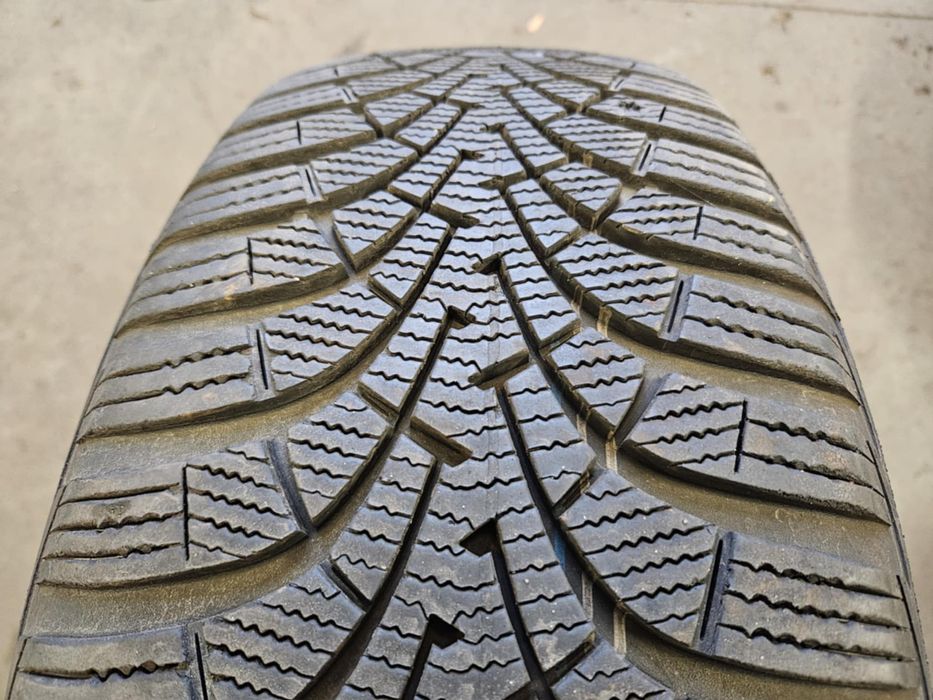 2x 205/60R16 92H Goodyear UltraGrip 9 (UG9) / 2x 6mm [230]