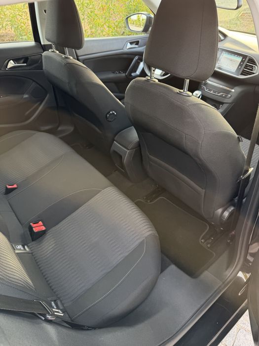 Peugeot 308 — fotografia 9