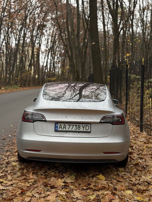 Продаж власного авто Тесла 3