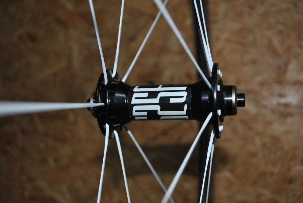 Koło Dysk DT SWISS RRC 625 F przód Carbon szosa triathlon 700C