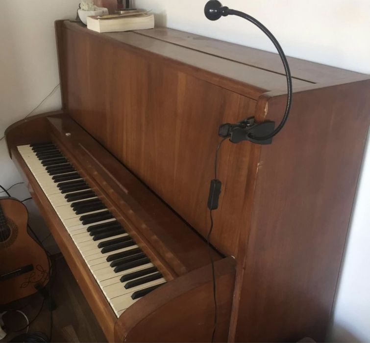 Piano acustico com 120 anos