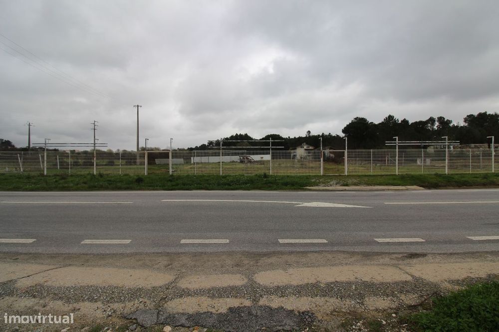 Terreno Vedado na Estrada Nacional
