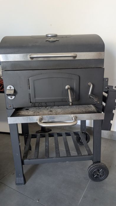 Grill węglowy Jamestown