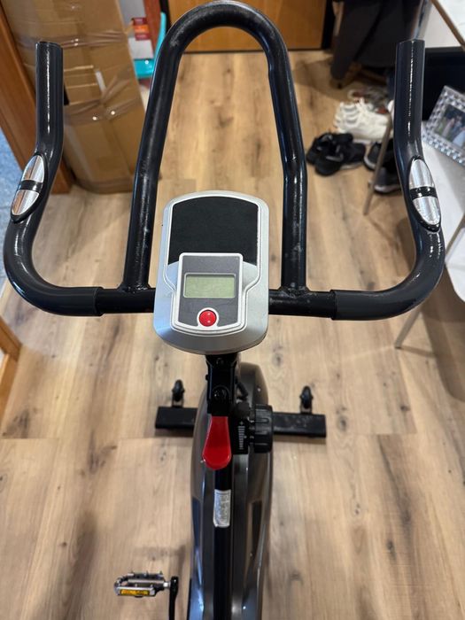 Bicicleta  semi nova com pedal adaptado