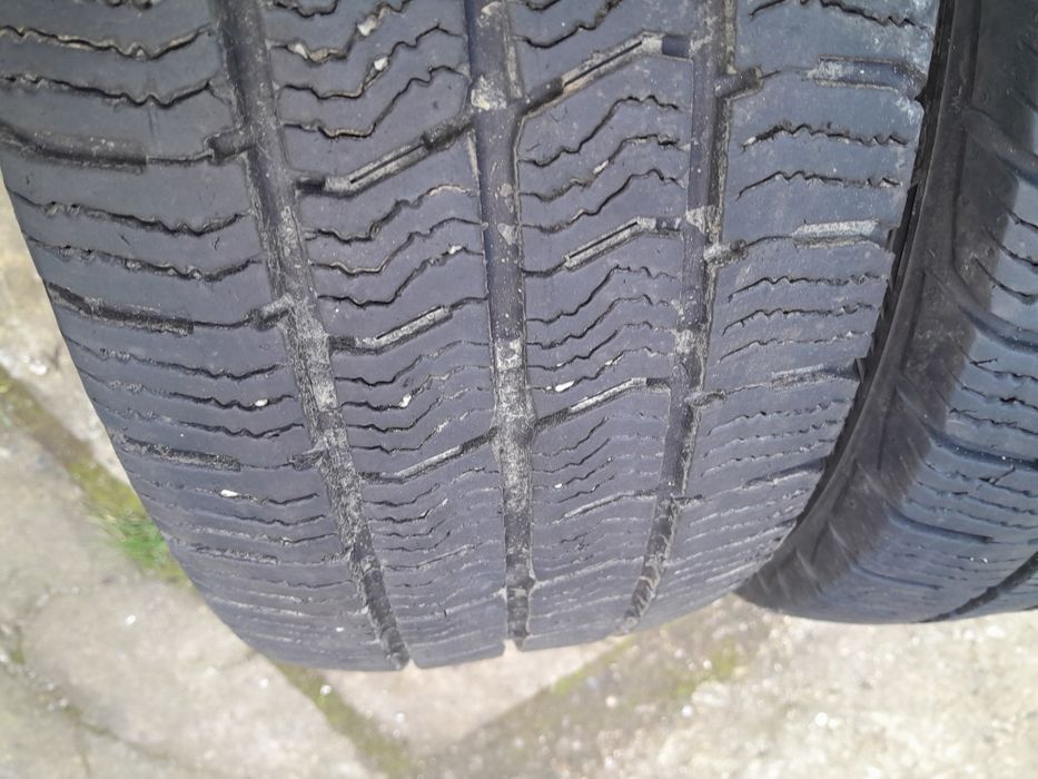 Шини 215/ 60 17C.