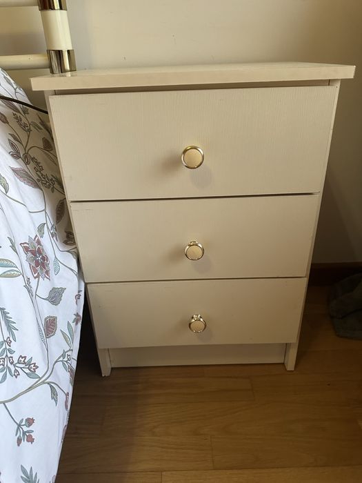 Cama de Casal com estrado  com duas mesinhas de cabeceira