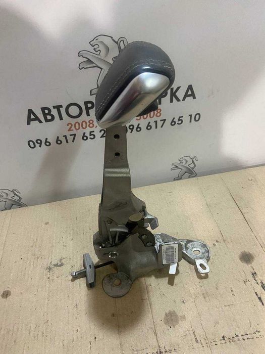 Ручка стояночного гальма( ручник ) пежо 2008