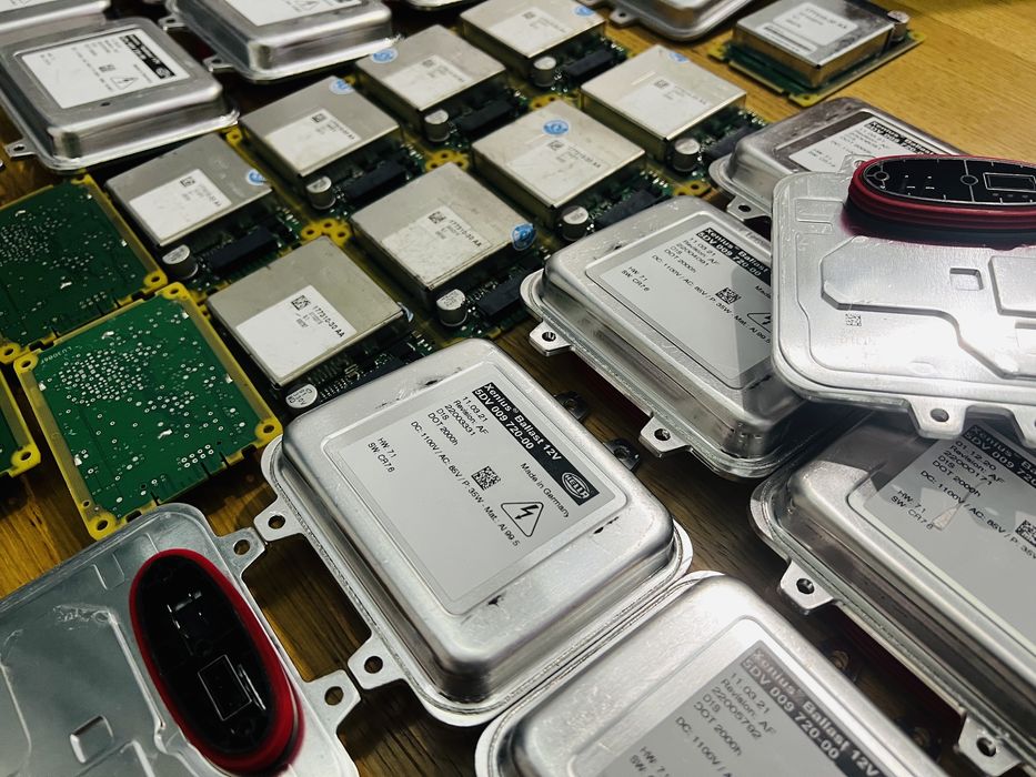 Блок фары Opel Insignia 5dv 009 720-00; 177310-30AA hella