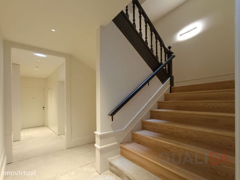 Apartamento T0+1 novo com varanda, equipado e mobilado, localizado ...