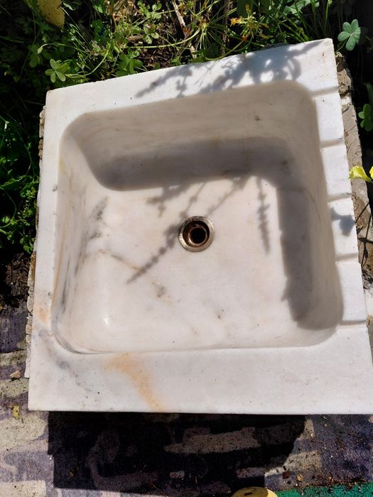 Pia Antiga de Cozinha em Mármore