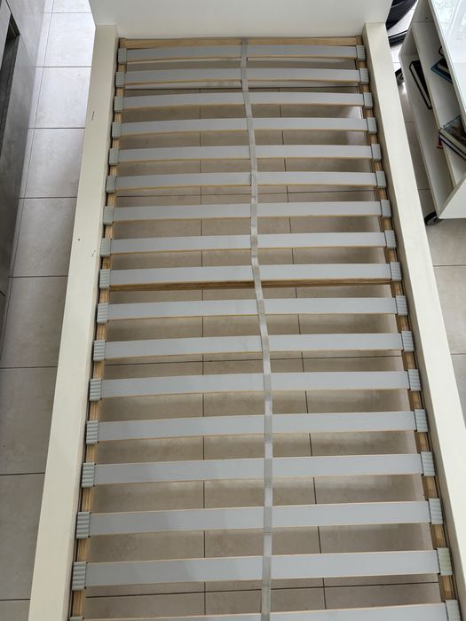 Cama de solteiro c/ estrado e colchao