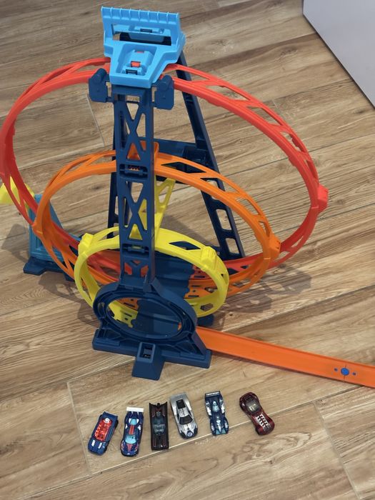 Duzy tor Hot Wheels potrójna pętla