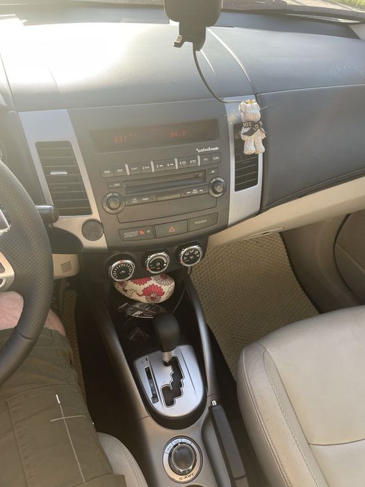 Mitsubishi Outlander XL 3.0 V6 2011p.