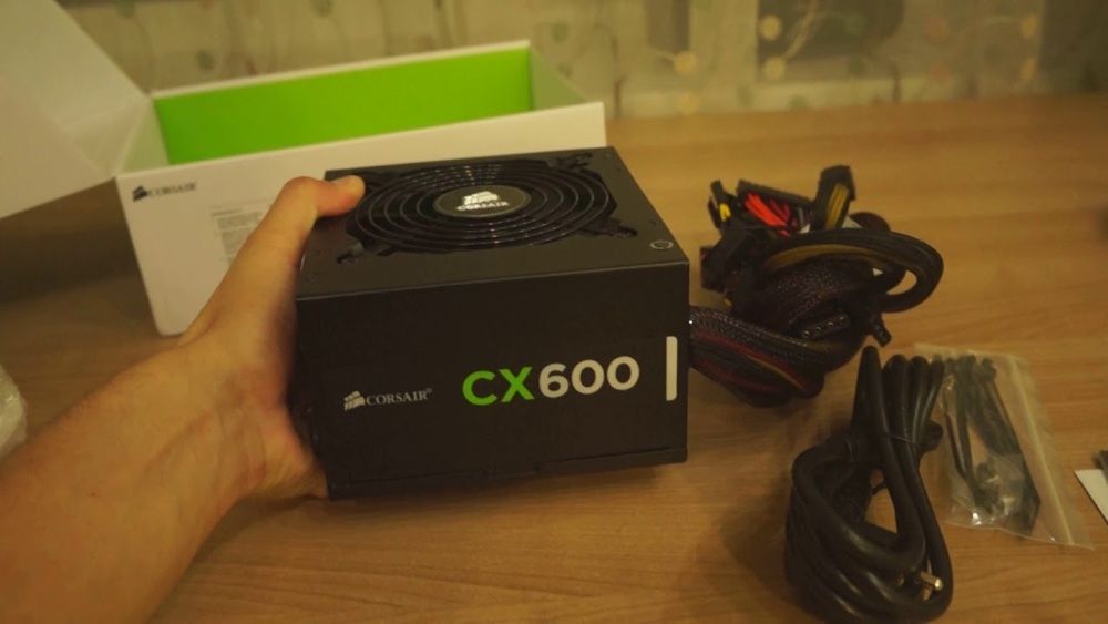 Fonte de Alimentação Corsair CX600 80+ Eficiente e Silenciosa