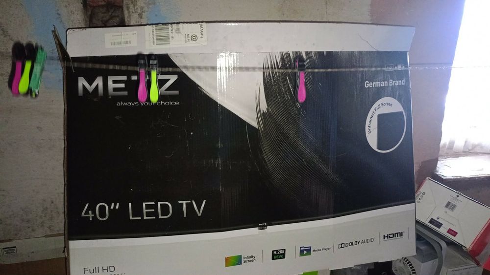 Telewizor Metz + uchwyt na ścianę