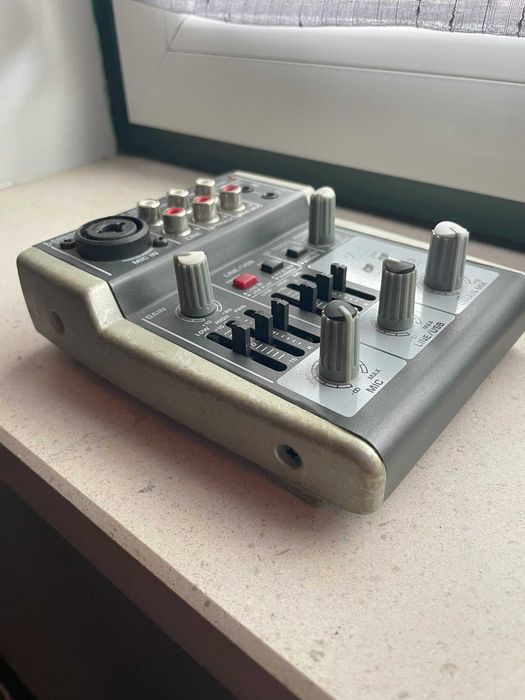 Interface de Áudio USB - Behringer Xenyx 302USB