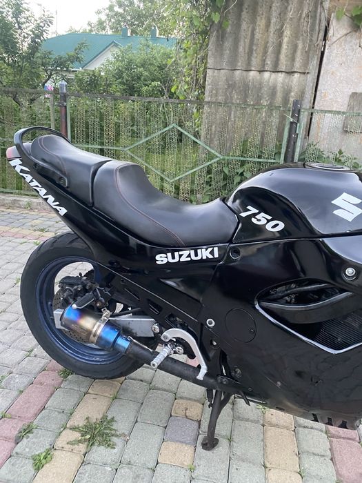 Suzuki katana 750