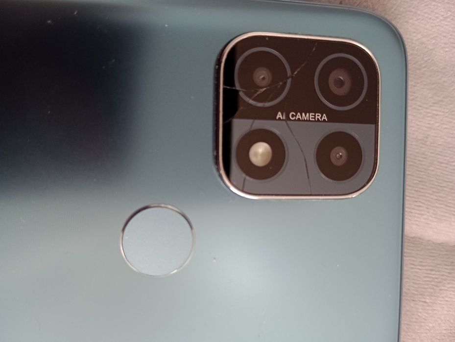 Smartfon /  Oppo a15s 4/64 GB  sprawny jedyna wada