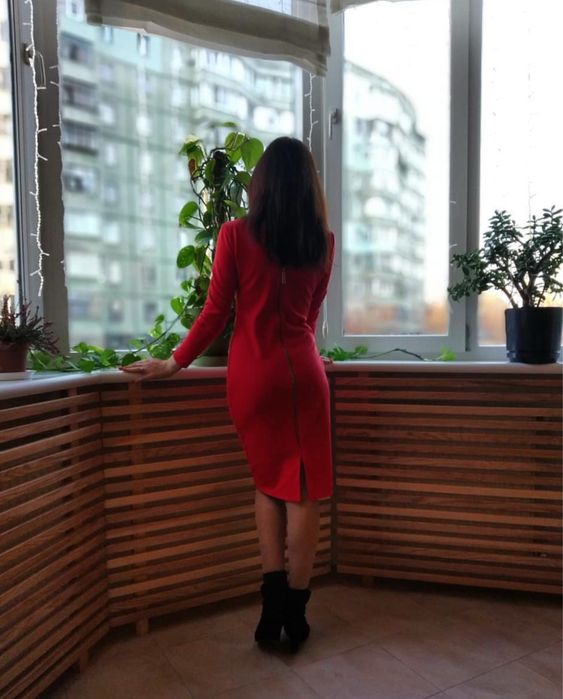 Сукня червона міді М 44