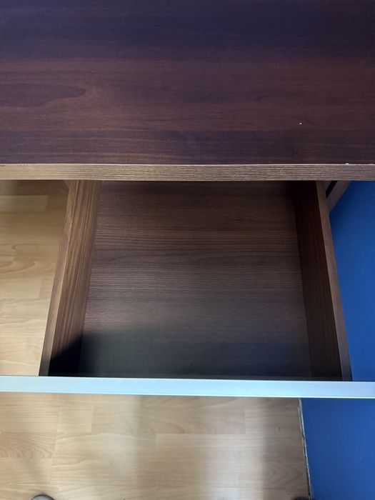 Biurko komputerowe z kontenerkami