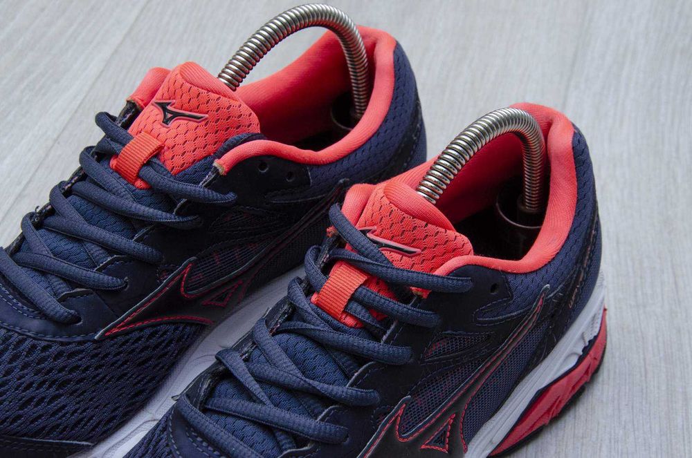 Кросівки Mizuno Wave Equate 2. Устілка 25,5 см