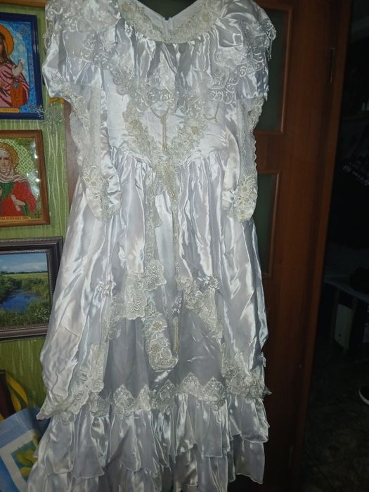 Продам весільну сукню