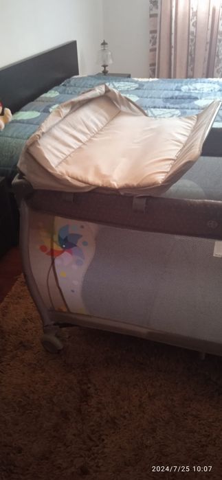 Cama de viagem com redutor e muda fraldas