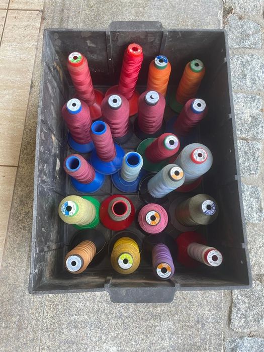 Cones de linha novos e usados