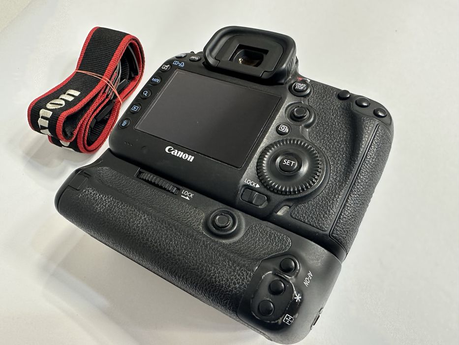 Canon 5D Mark III + Battery Grip