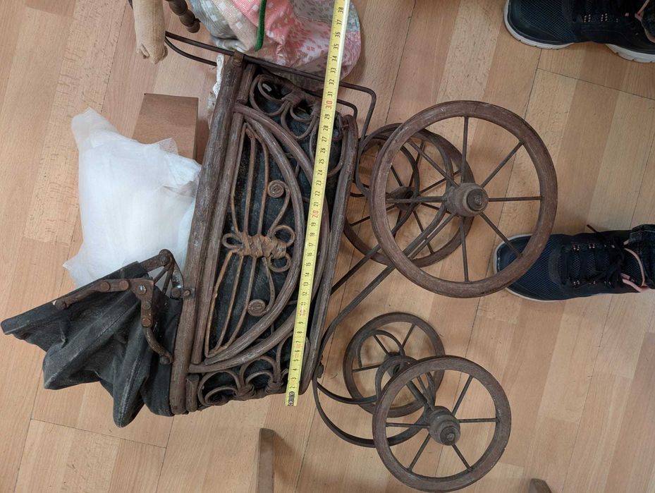 Carrinho de bonecas antigo