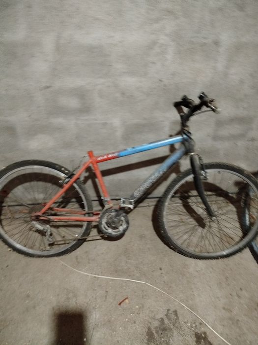 Bicicletas para venda duas em estado razoável