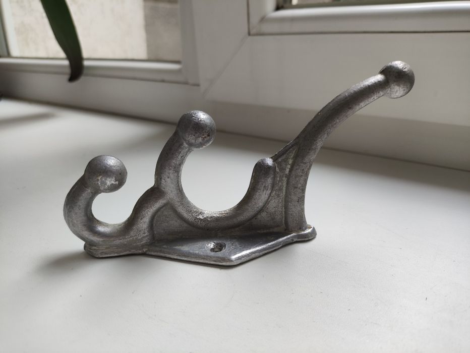 Гачок алюмінієвий для одягу