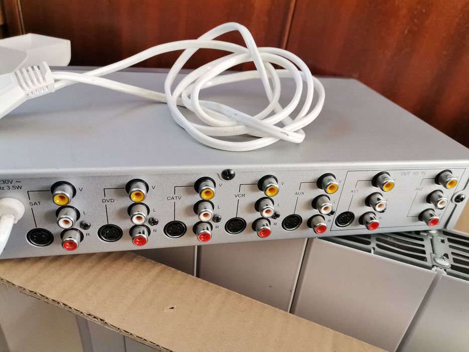 Selector Video 5 In - 2 Out64729736489730120