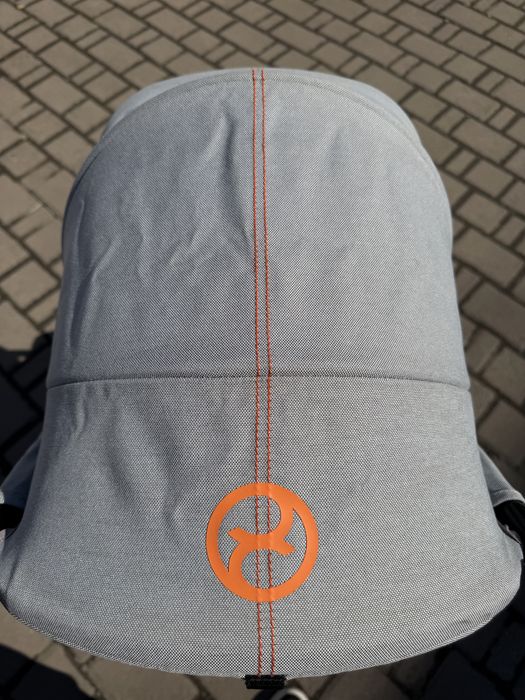 Прогулянкова коляска Cybex beezy + дощовик, рукавиці bair та підстаканник.