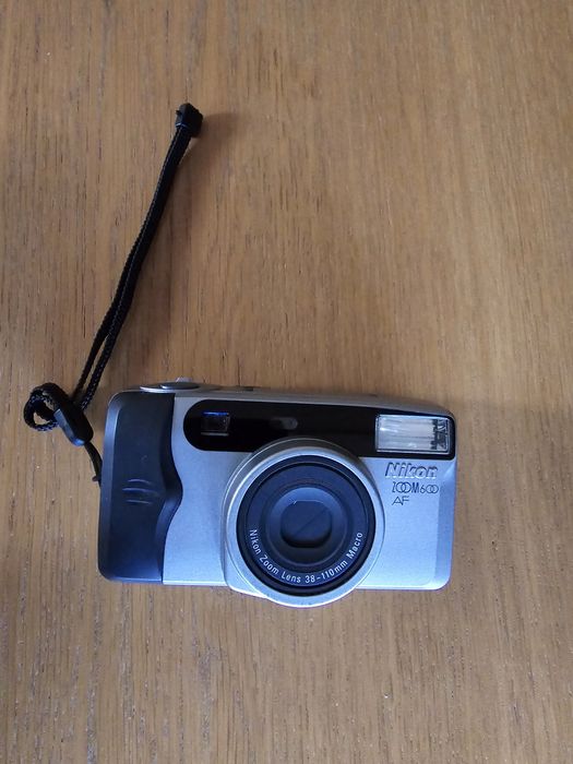 Máquina Fotográfica Nikon Zoom 600 AF