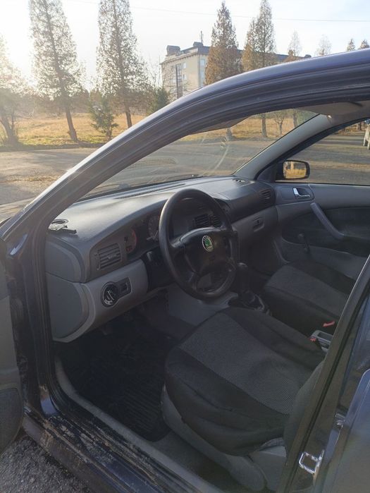 Продам октавію тур