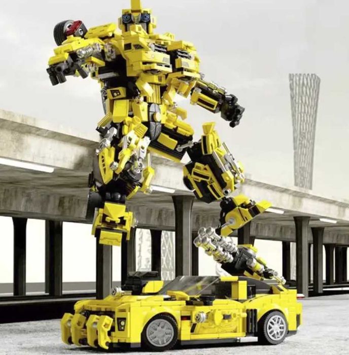 Конструктор робот-трансформер Бамблбі 2 в 1, 792 деталі