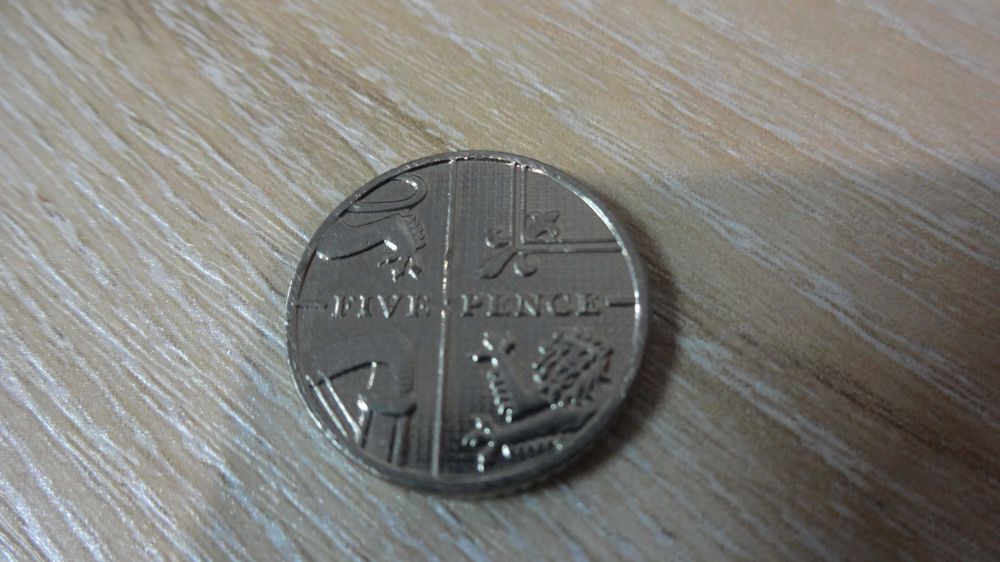 Монета Англія 5 Five Pence  Elizabeth II 2014 .
